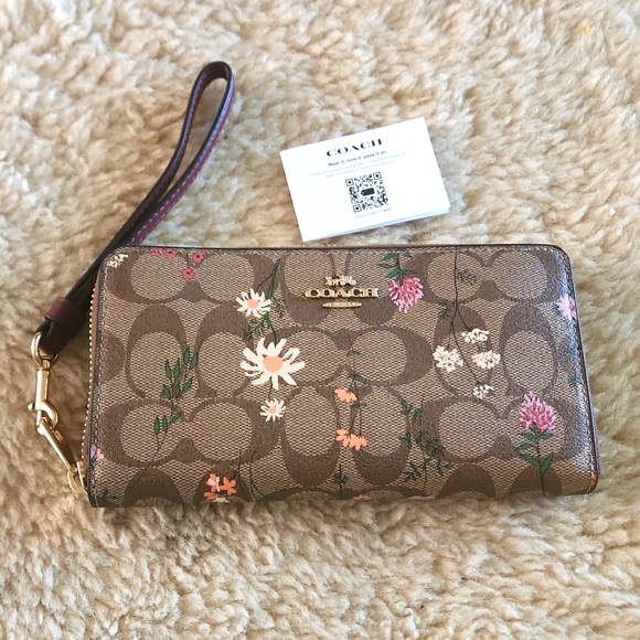 NWOT Coach Signature Wildflower Long Zippered Wallet/Wristlet 🤎🩷🌸🎁 - Picture 16 of 16